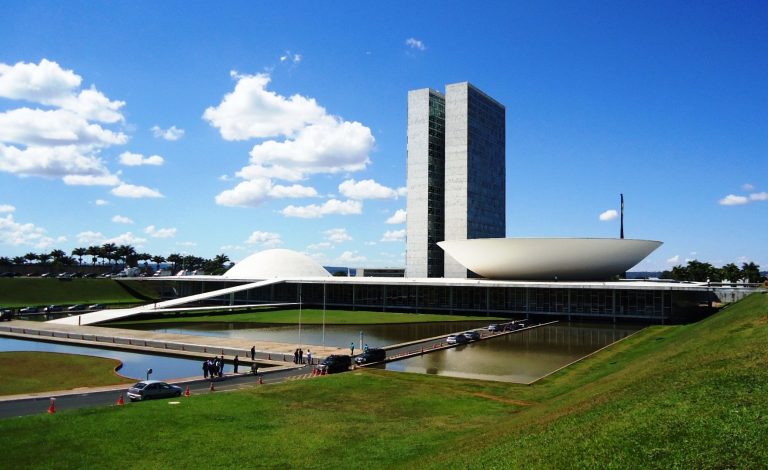 Moraes proíbe acampamentos próximos a Praça dos Três Poderes, Esplanada