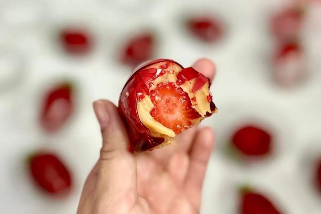 Morango do amor: pedidos no iFood crescem mais de 2.300%