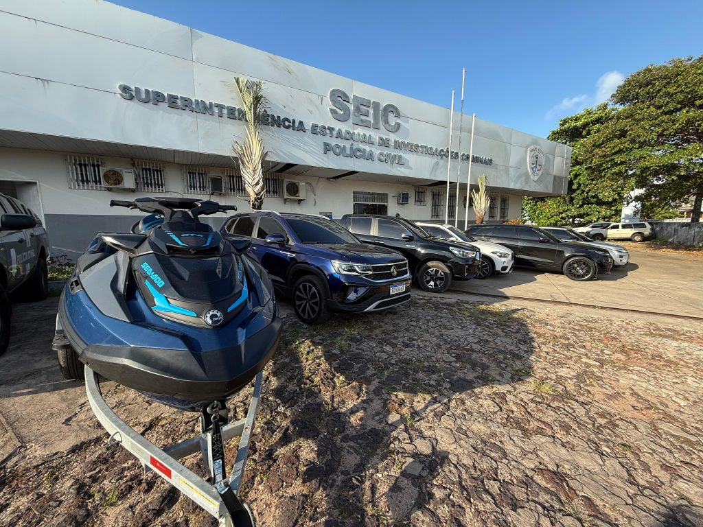 Moto aquática e carros de luxo são apreendidos durante operação