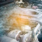 Motor do carro esquenta demais? Descubra 6 causas e como