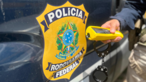 Motorista embriagado é preso após ultrapassagem proibida na BR-135
