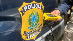 Motorista embriagado é preso após ultrapassagem proibida na BR-135, em