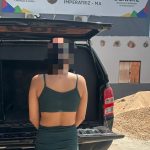 Mulher que possuía dois mandados de prisão em aberto é