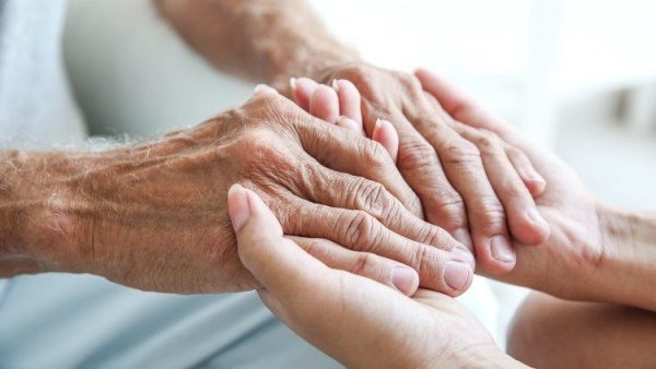 Nova lei aumenta pena para abandono de idosos e pessoas
