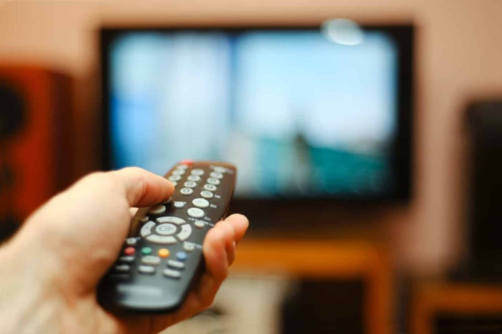 Número de brasileiros com TV por assinatura é o menor