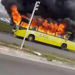 Ônibus pega fogo no bairro Forquilha, em São Luís