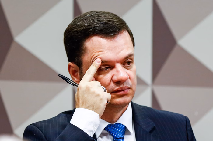 PGR acusa Anderson Torres de forjar passagem aérea para justificar