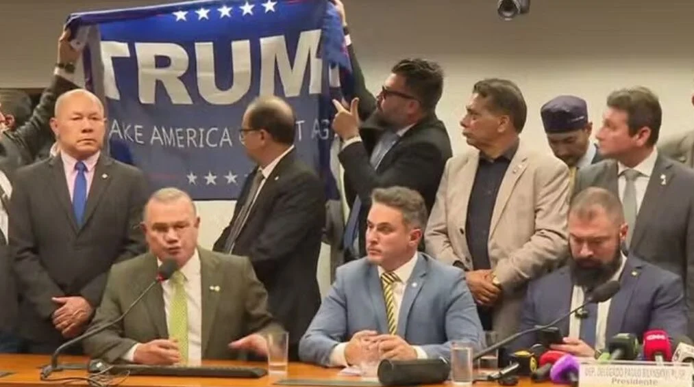 PL enfrenta crise interna após apoio público a Trump e