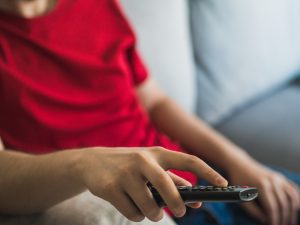 Pais sedentários podem incentivar comportamento nos filhos, revela estudo