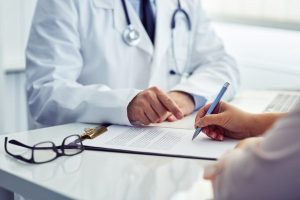 Planos de saúde são obrigados a explicar recusas de cobertura