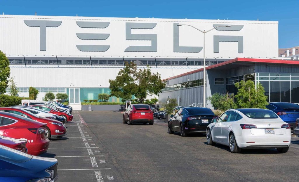 Popularidade da Tesla está em queda livre nos EUA, revela