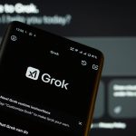 Postagens antissemitas do Grok colocam X na mira da União