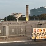 Praça dos Três Poderes é reaberta a visitantes após retirada