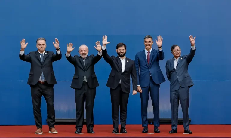 Presidentes de cinco países reafirmam compromisso com democracia e pedem