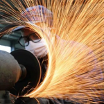 Produção industrial recua pelo segundo mês seguido e reflete impacto
