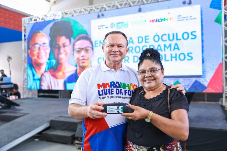 Programa Cuidar dos Olhos entrega mais de 700 óculos para