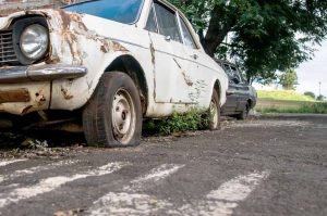 Projeto de Lei propõe medidas para remover veículos abandonados em