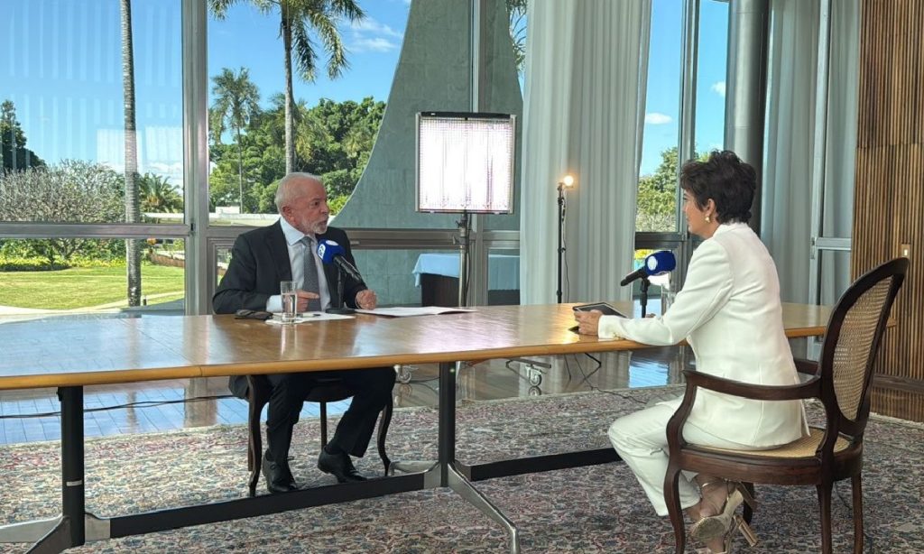 Record consegue 1ª entrevista com Lula após tarifaço de Trump