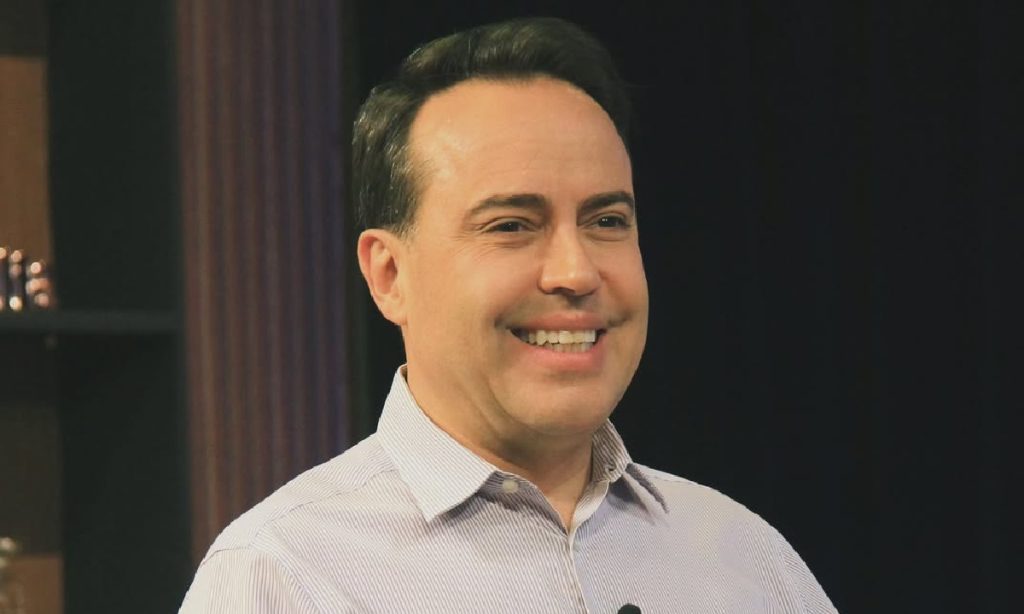 Rinaldi Faria "ganha" 1ª crise 24h após assumir novo cargo