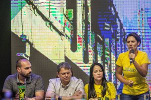 Rivais no tarifaço, Tarcísio e Eduardo dividem 2ª colocação entre