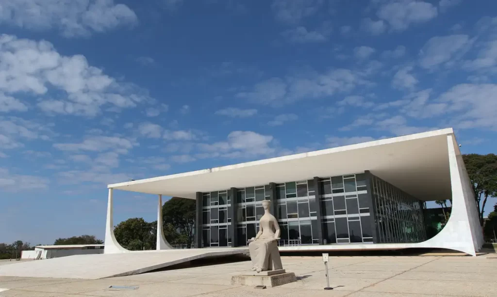 STF abre inquérito para investigar negociação de dólar antes do