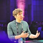 Sam Altman teme “crise de fraude” da IA; entenda