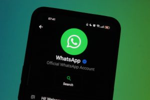 Selo verificado do WhatsApp vira ferramenta em golpes online