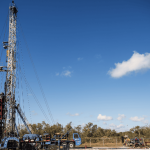 Startup usa bombeamento de água para criar bateria na terra