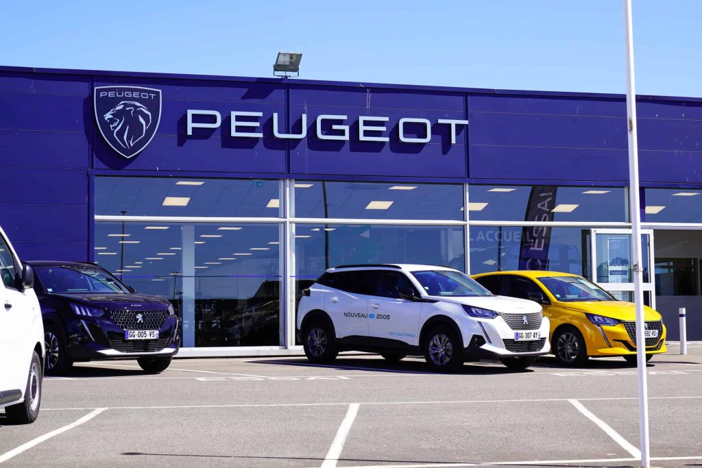 Stellantis faz recall de dois modelos Peugeot por risco de