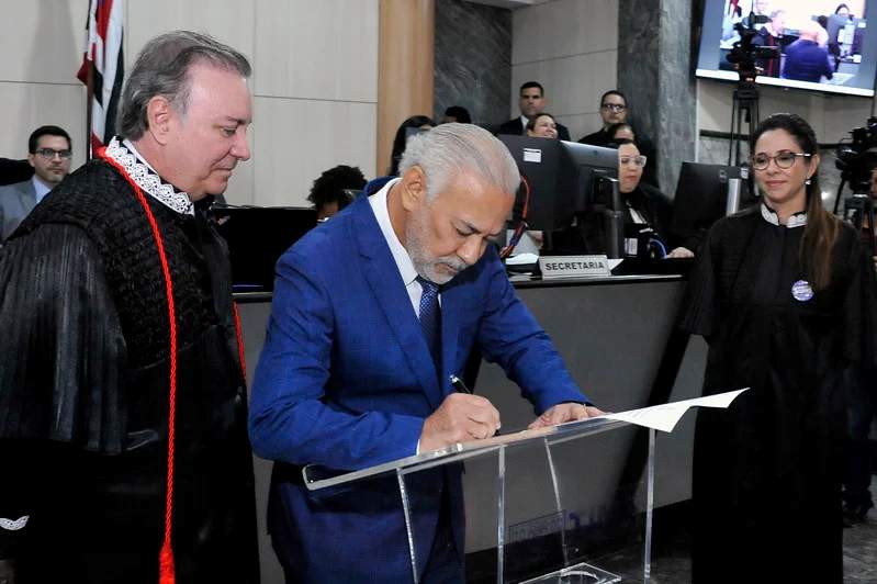 TJMA: Eulálio Figueiredo toma posse como desembargador