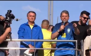 Tarcísio enfrenta desconfiança de aliados de Bolsonaro e se distancia