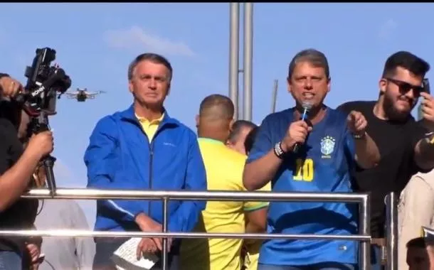 Tarcísio enfrenta desconfiança de aliados de Bolsonaro e se distancia