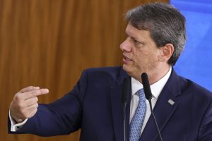 Tarcísio minimiza exigência de anistia por aliados de Bolsonaro em
