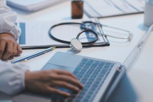 Telemedicina está disponível em só 10% das cidades do Brasil,