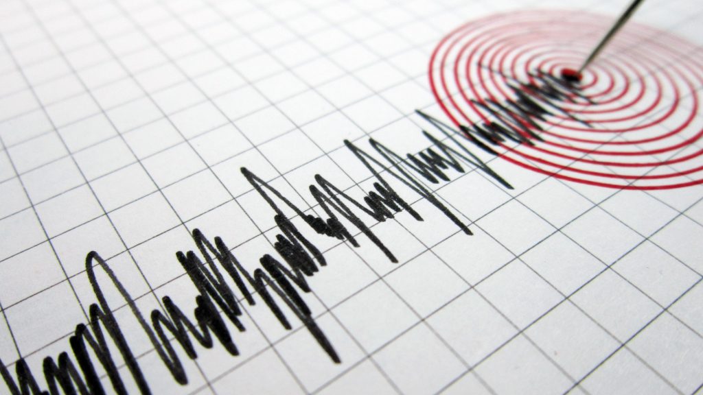 Terremoto de magnitude 6,7 chacoalha ilhas na Indonésia