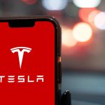 Tesla vai a julgamento por acidente fatal ligado ao Autopilot