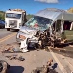 Três pessoas morrem em acidente entre carro e van na