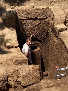 Tumba pré-romana intacta é descoberta na Itália