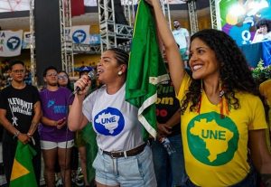 UNE elege Bianca presidente e aprova luta pelo fim do