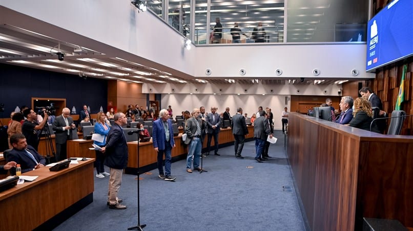 Vetos de Cláudio Castro à LDO geram críticas de deputados
