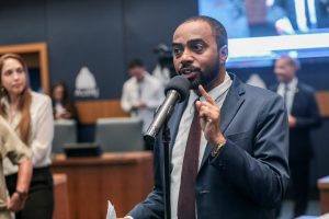 Vídeo: Deputado garante que Washington Reis terá que explicar aumento