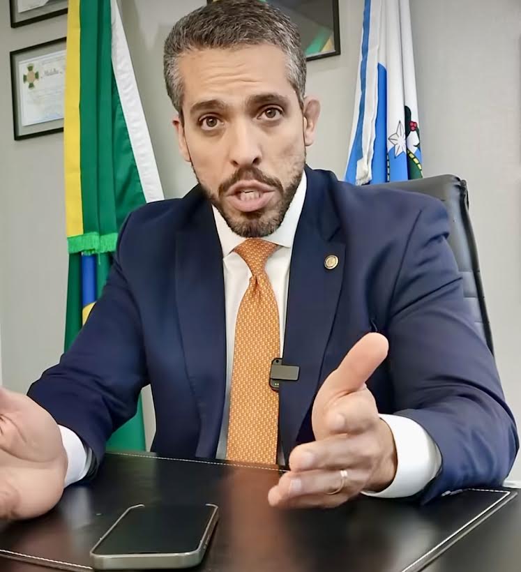 Vídeo: Rodrigo Amorim rebate Eduardo Paes nas redes em disputa