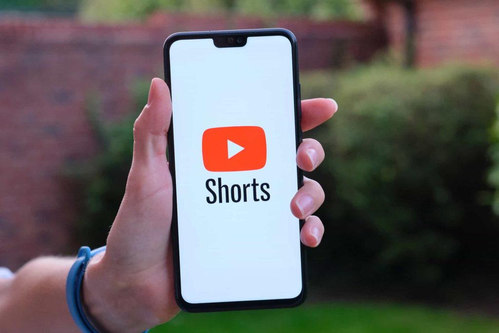 YouTube não quer que você assista Shorts de política, diz
