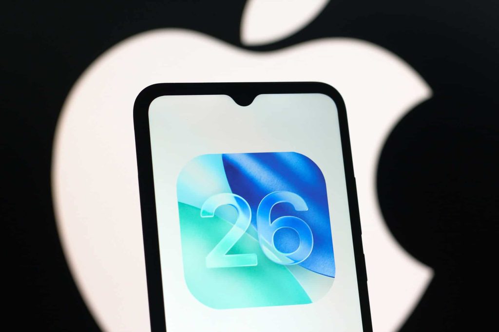 iOS 26 chega em beta público com interface Liquid Glass;