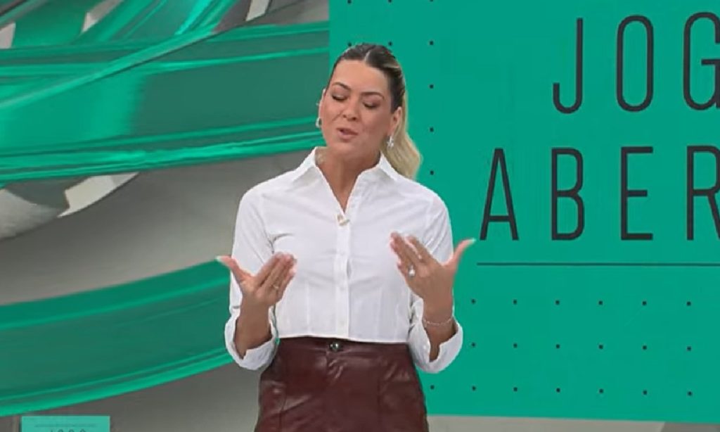 A expressão de Renata Fan ao abrir o Jogo Aberto
