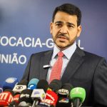 AGU pede que Meta exclua chatbots que promovem erotização infantil