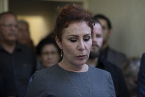 Advogado diz que Zambelli está fazendo greve de fome na