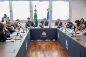 Alexandre Knoploch acusa deputada de antissemitismo em debate sobre compra