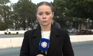 Ao vivo na Record, repórter é alvo de assalto e