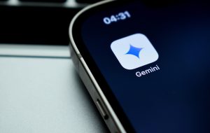 Apple avalia usar Gemini para impulsionar nova versão da Siri